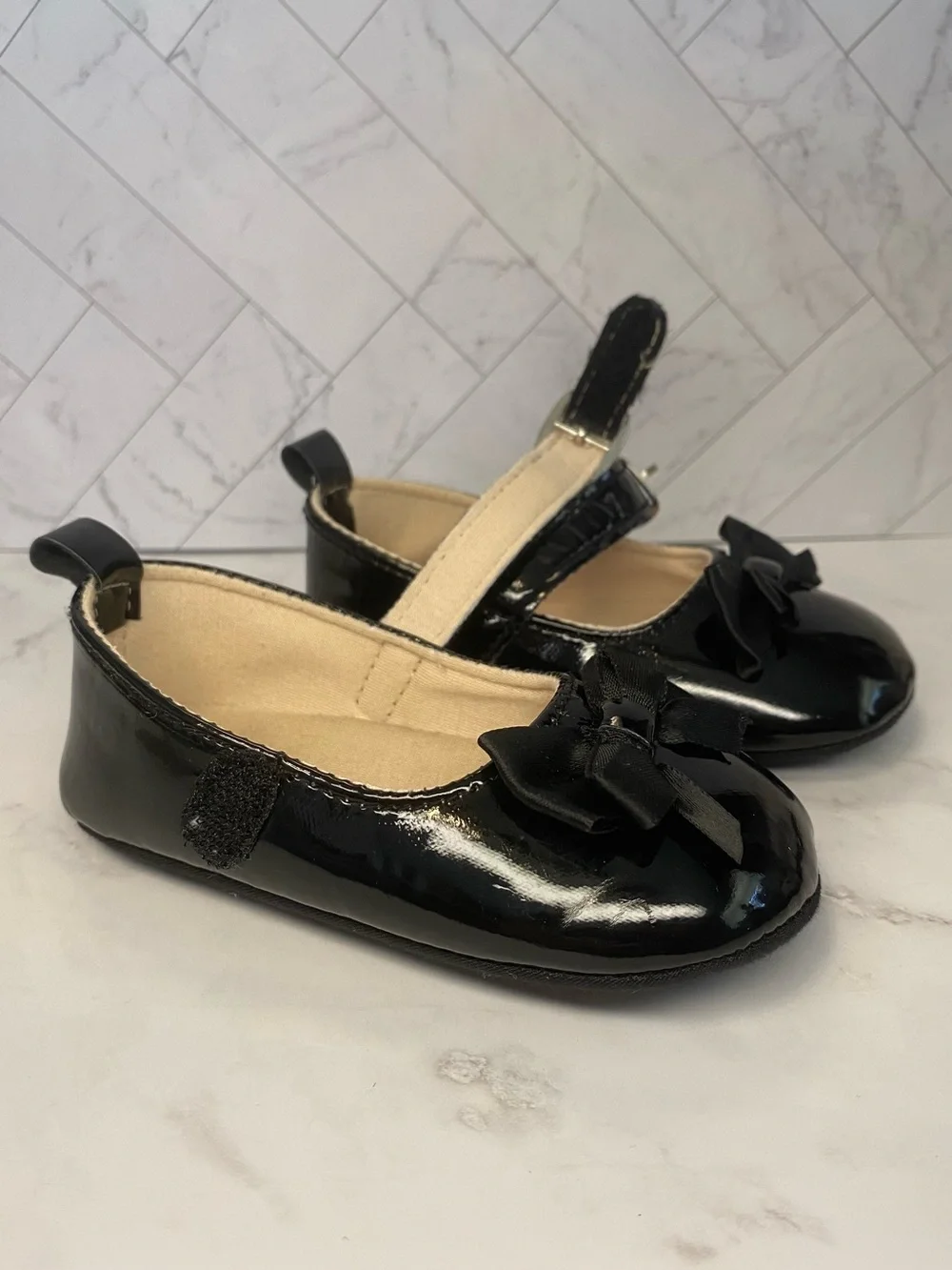 Infant Girls’ Black Patent Mary Jane’s with Bow Accent Size 3